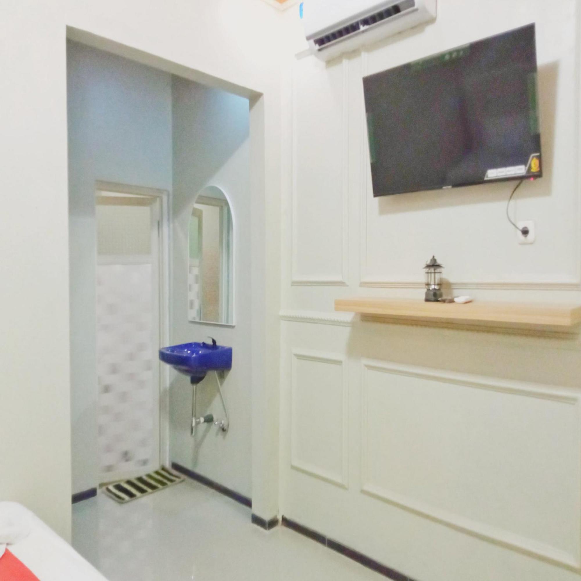 Rifal Inn Mitra Reddoorz Tegal  Esterno foto