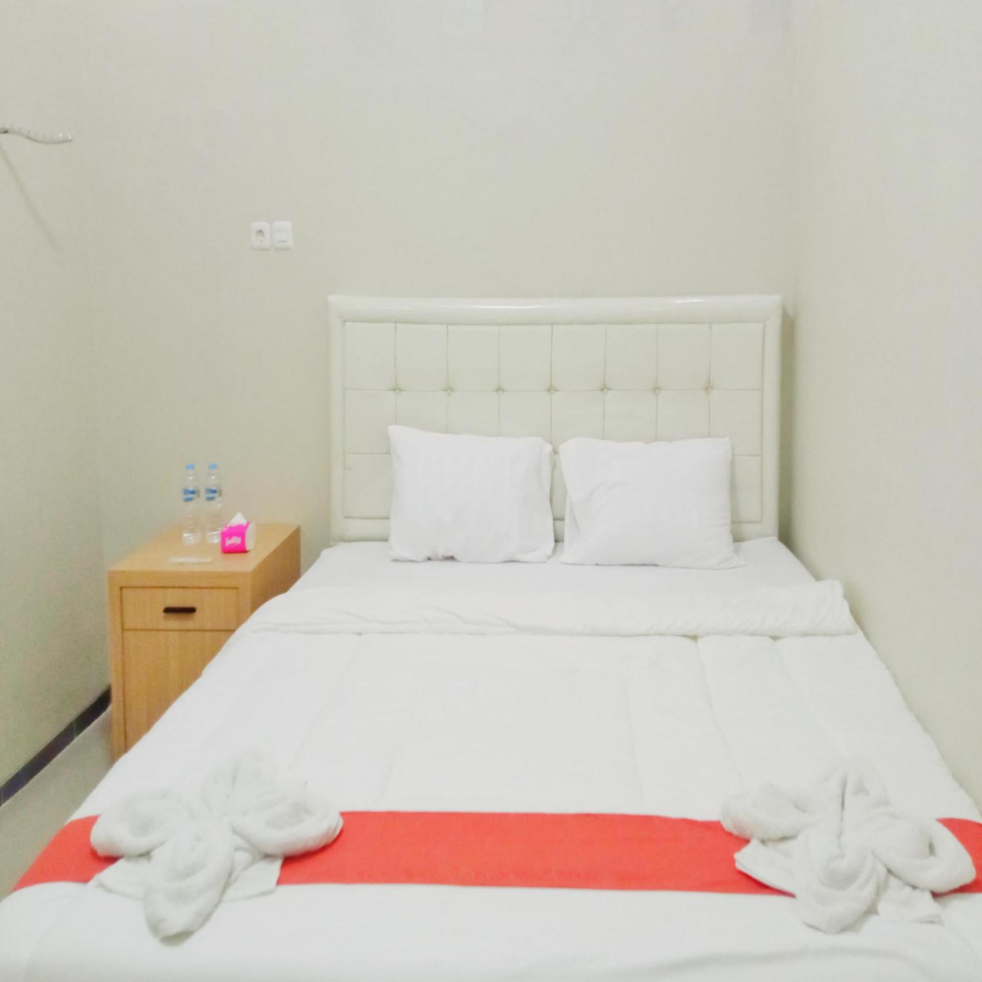 Rifal Inn Mitra Reddoorz Tegal  Esterno foto