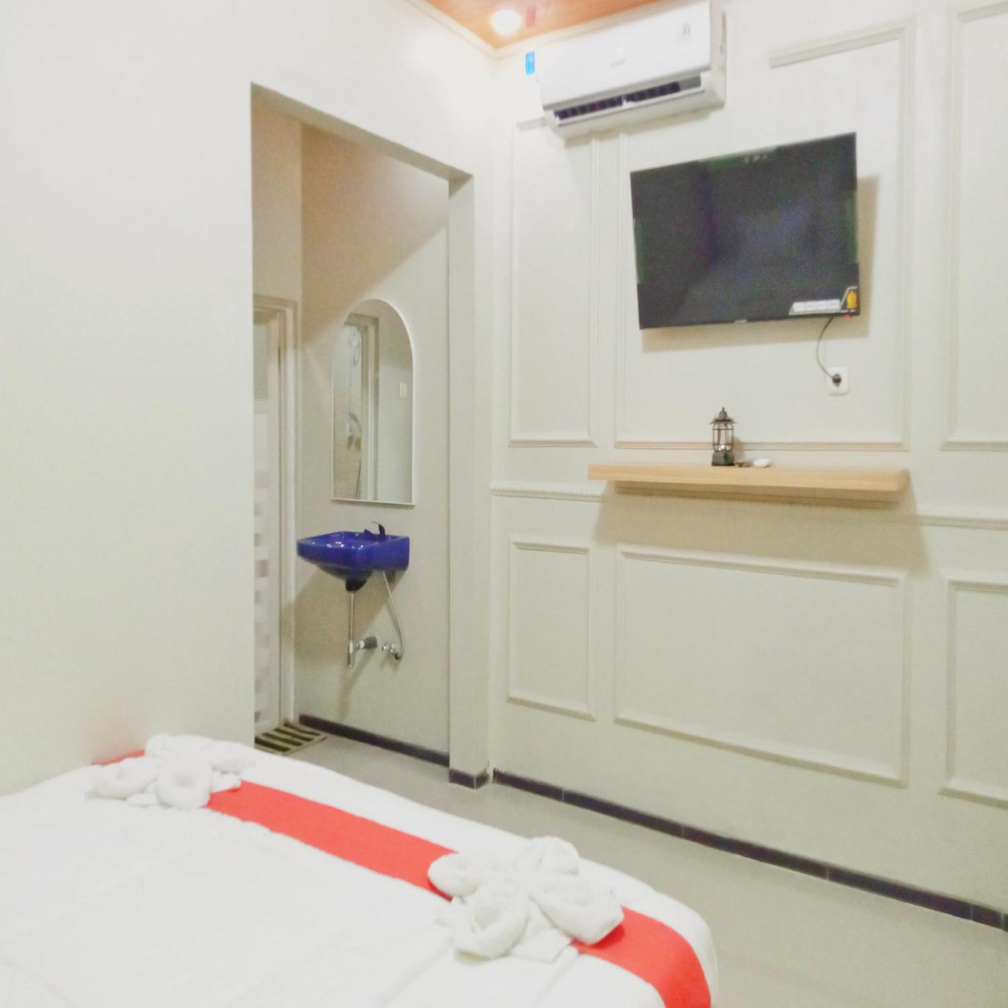 Rifal Inn Mitra Reddoorz Tegal  Esterno foto