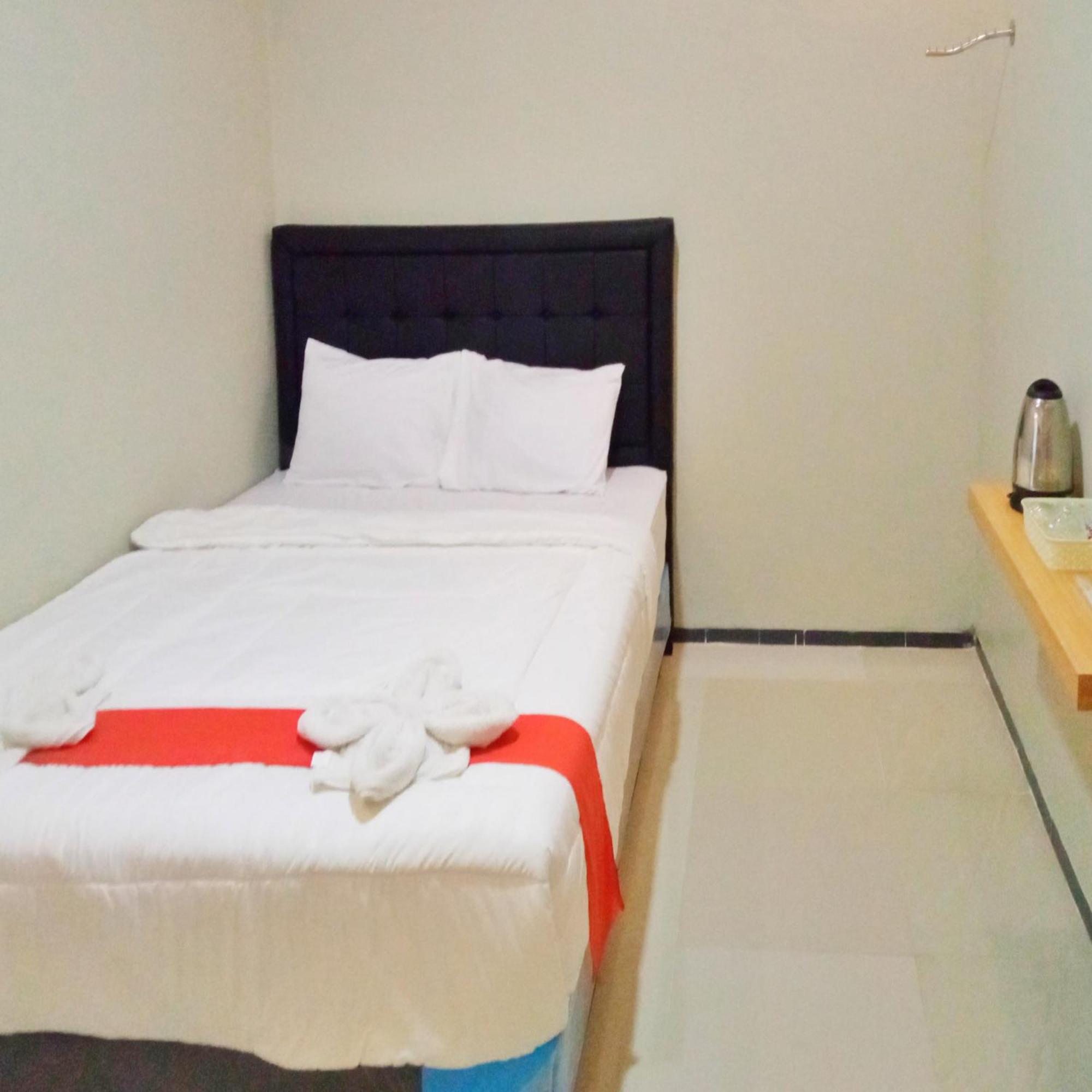 Rifal Inn Mitra Reddoorz Tegal  Esterno foto