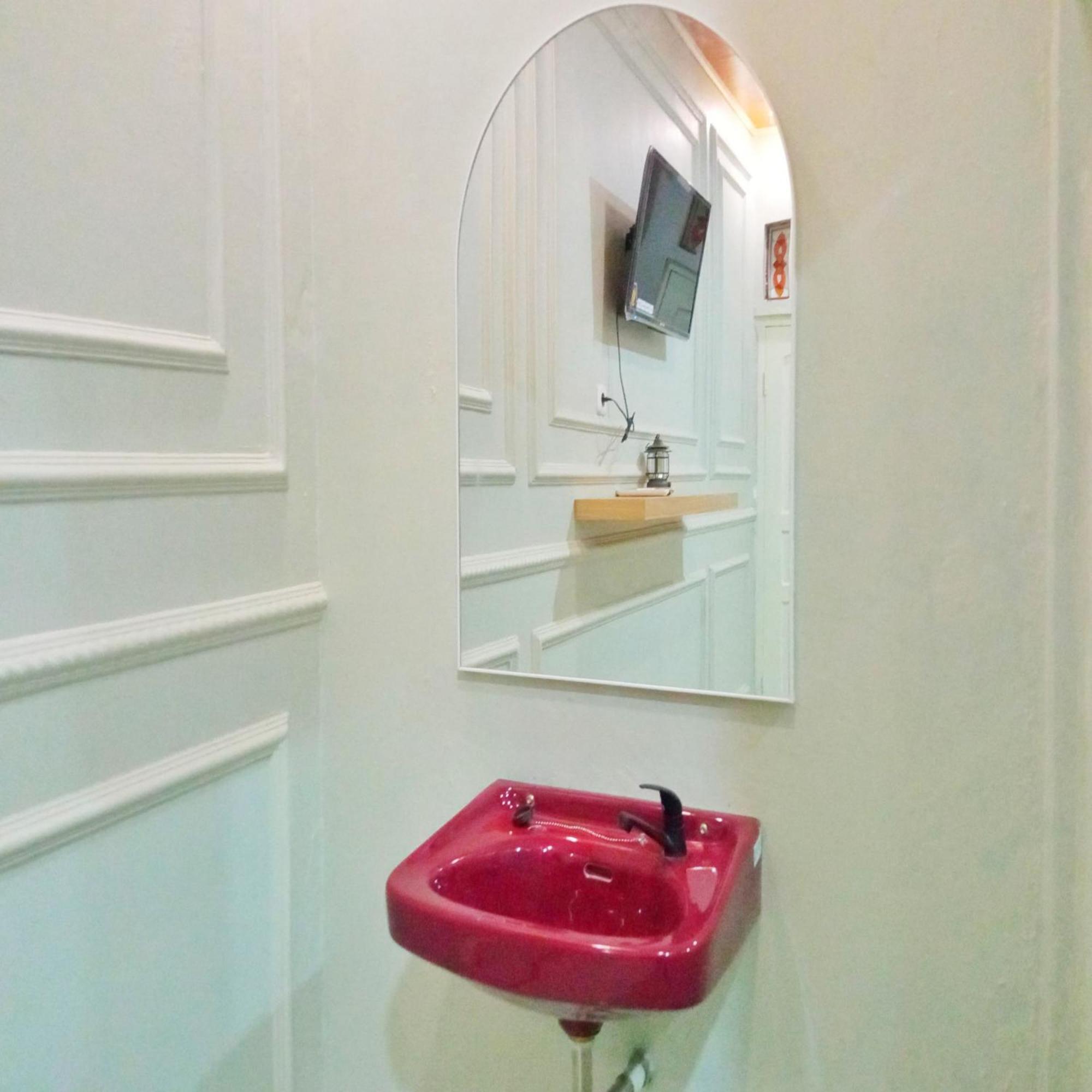 Rifal Inn Mitra Reddoorz Tegal  Esterno foto