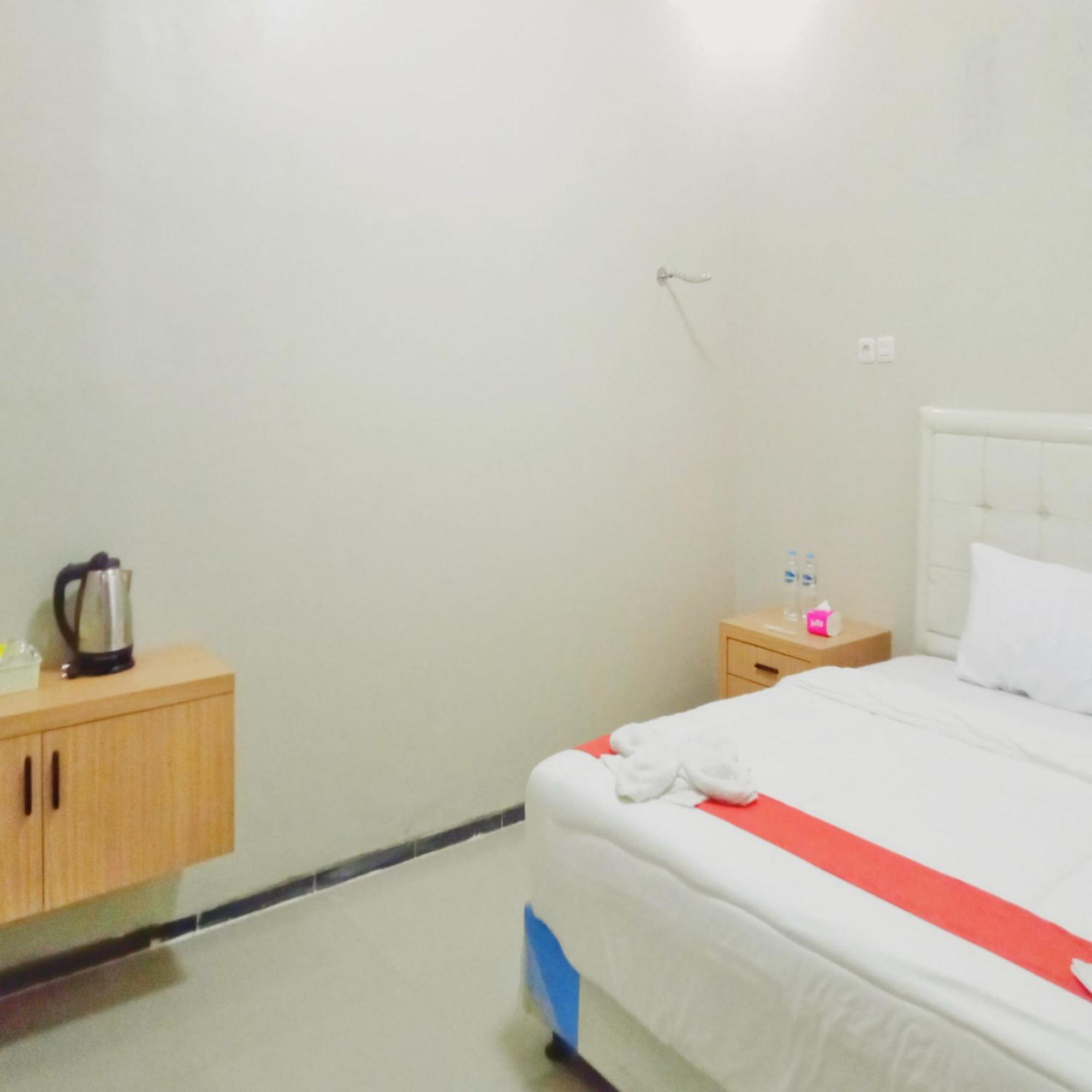 Rifal Inn Mitra Reddoorz Tegal  Esterno foto