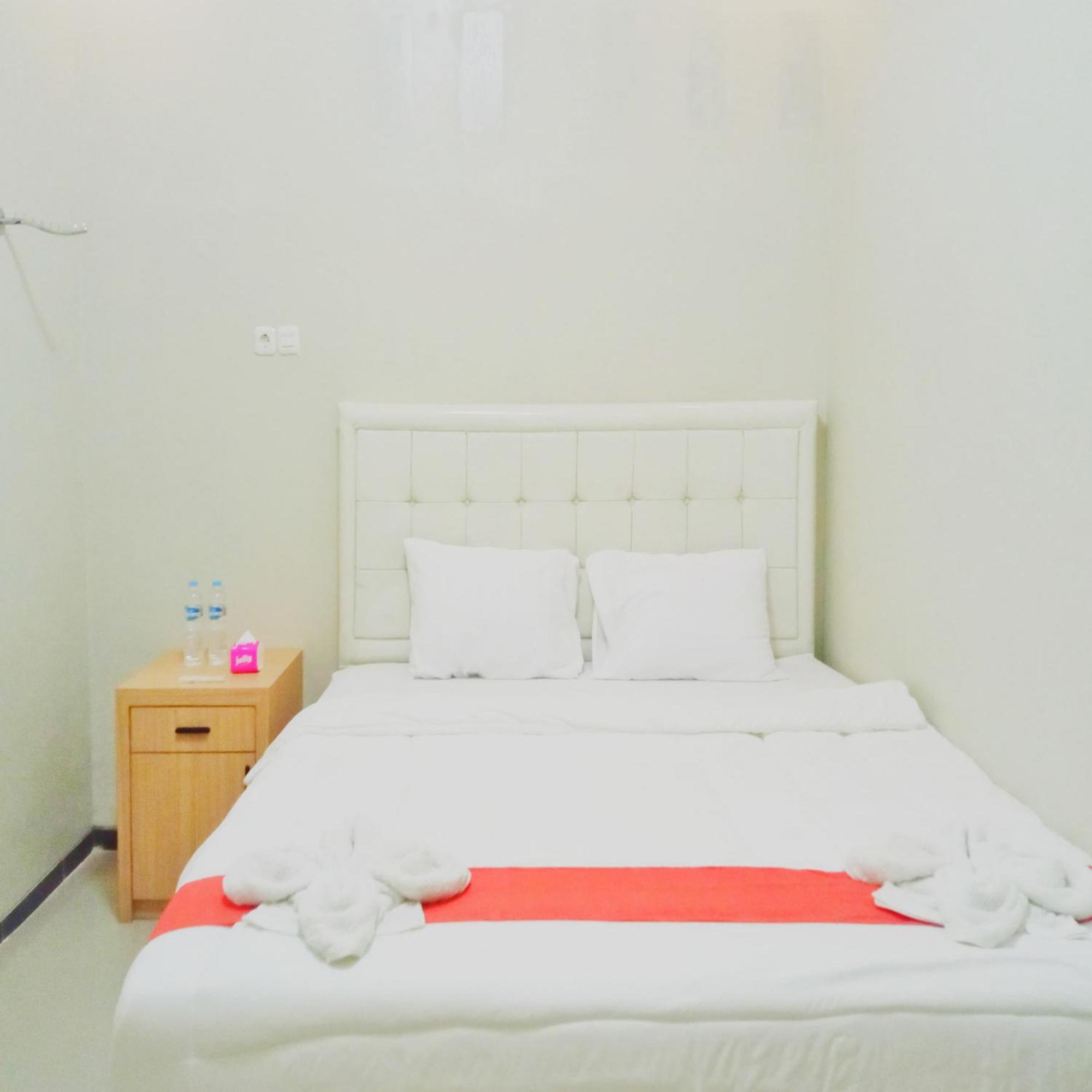 Rifal Inn Mitra Reddoorz Tegal  Esterno foto